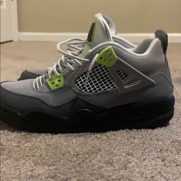 Jordan 4 - Picture 2 of 3